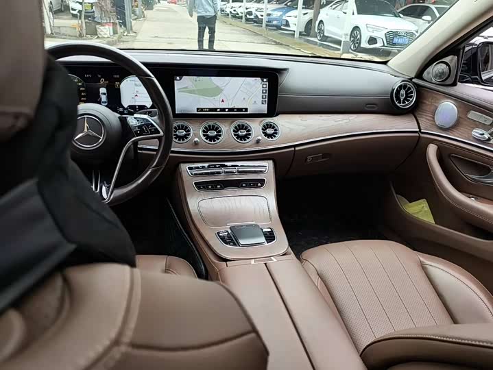 Фото 6 - Mercedes-Benz E-Class