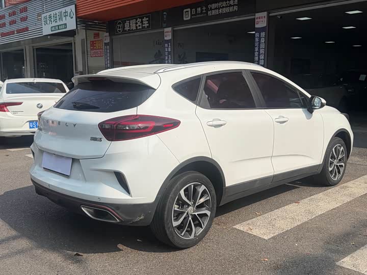 Фото 6 - Geely Emgrand GS