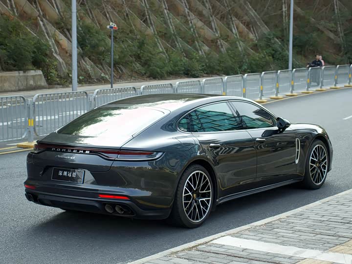 Фото 4 - Porsche Panamera