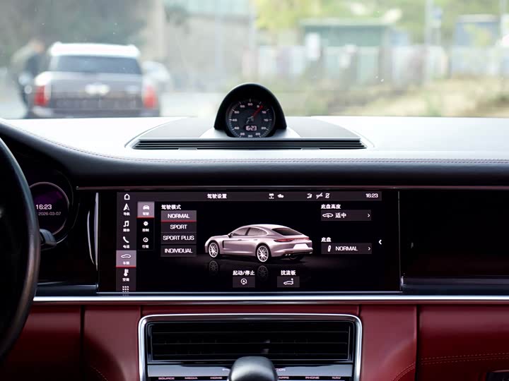 Фото 8 - Porsche Panamera