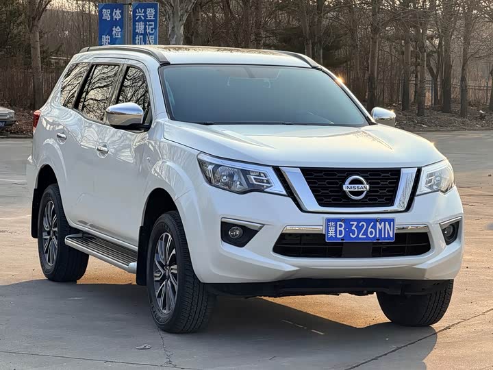 Photo 3 - Nissan Terra