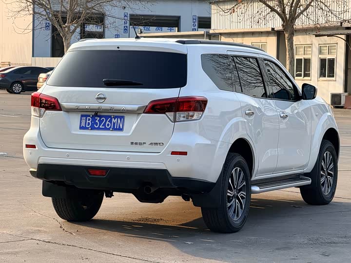 Photo 6 - Nissan Terra