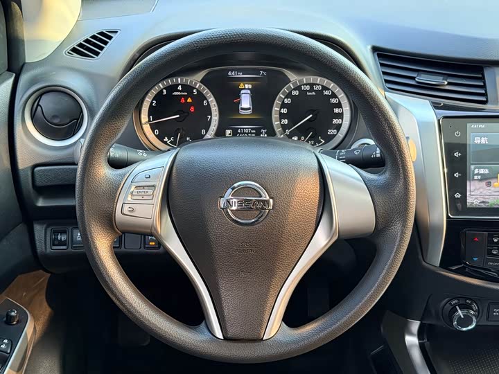 Photo 8 - Nissan Terra