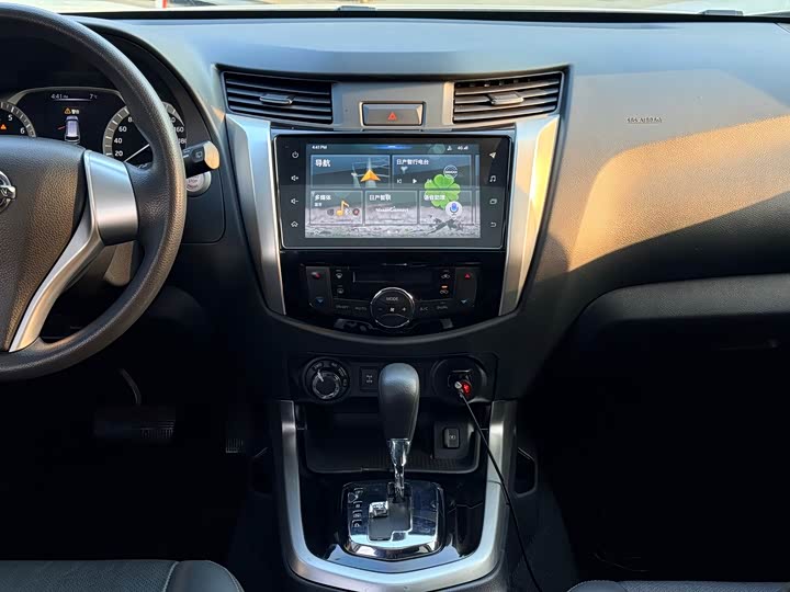 Photo 9 - Nissan Terra