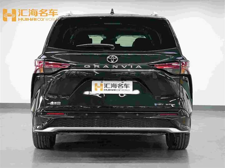 Фото 4 - Toyota Granvia