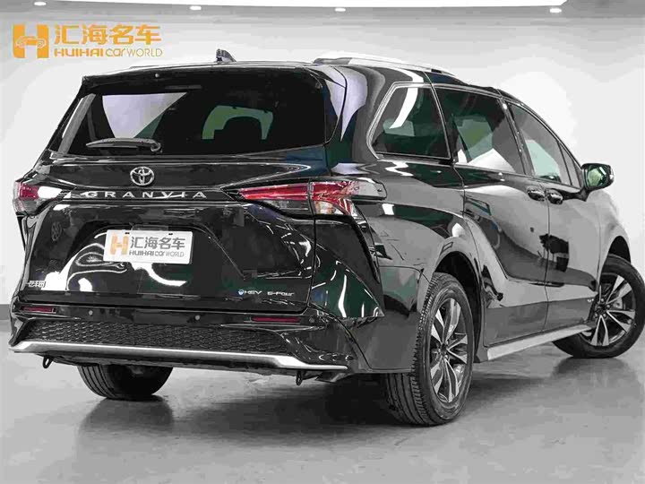 Фото 5 - Toyota Granvia