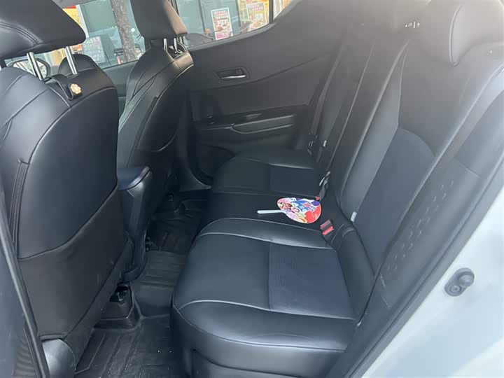 Photo 5 - Toyota C-HR