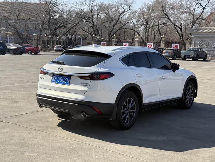 Photo 4 - Mazda CX-4