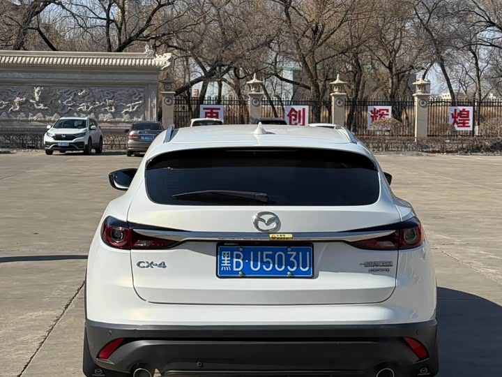 Photo 5 - Mazda CX-4