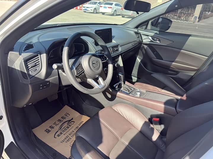 Photo 7 - Mazda CX-4