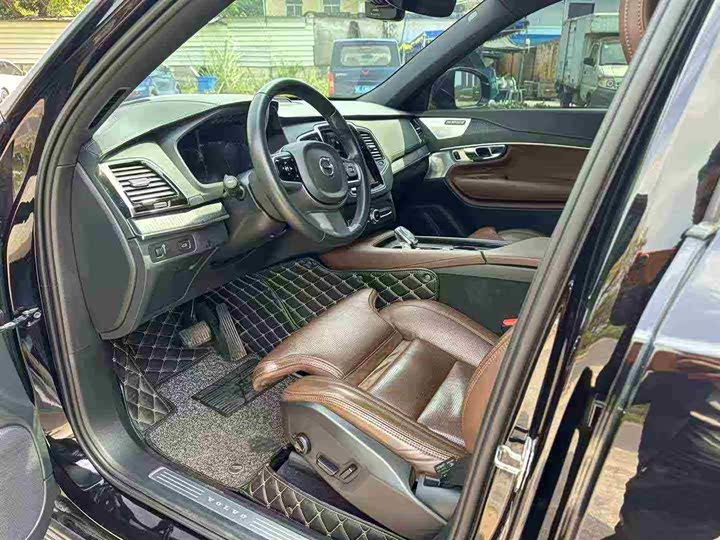 Photo 4 - Volvo XC90