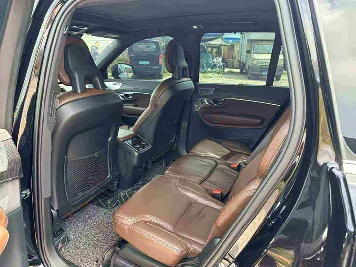 Photo 5 - Volvo XC90