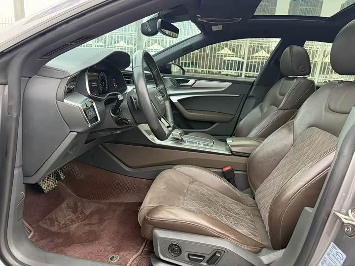 Фото 4 - Audi A7L