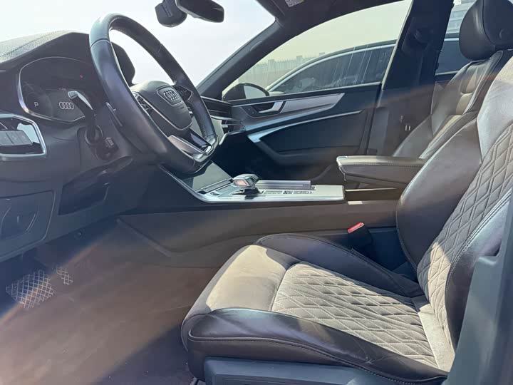 Фото 7 - Audi A7L