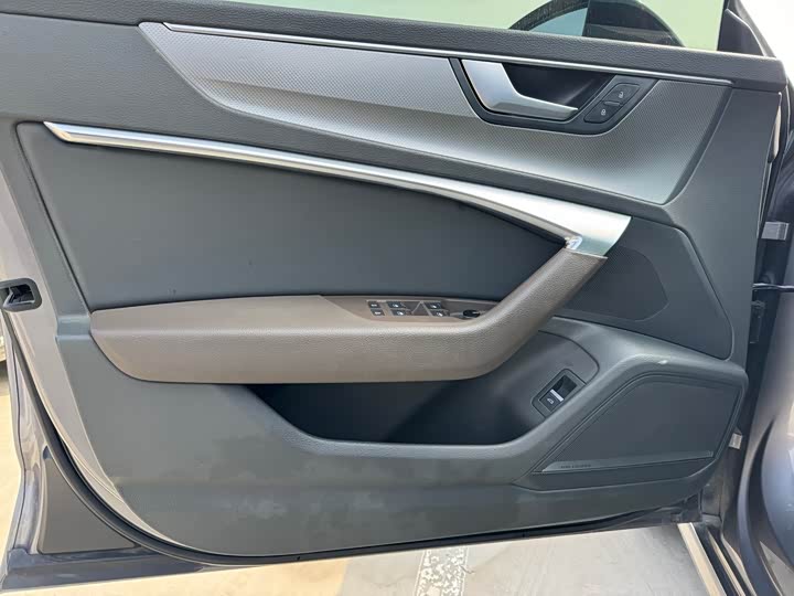 Фото 8 - Audi A7L