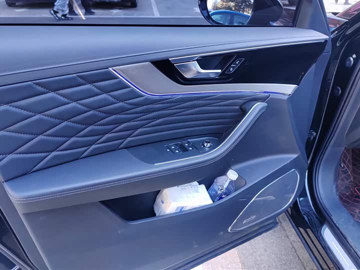 Photo 7 - Hongqi HS5