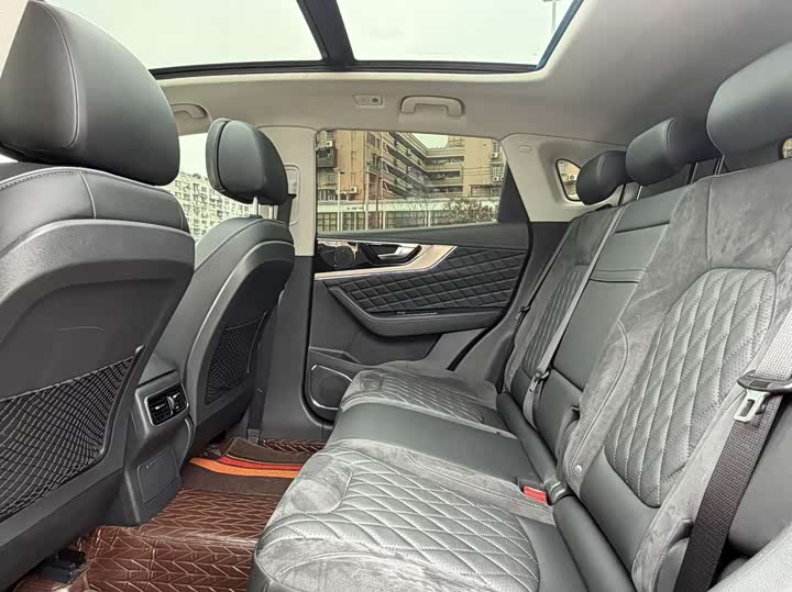 Photo 8 - Hongqi HS5