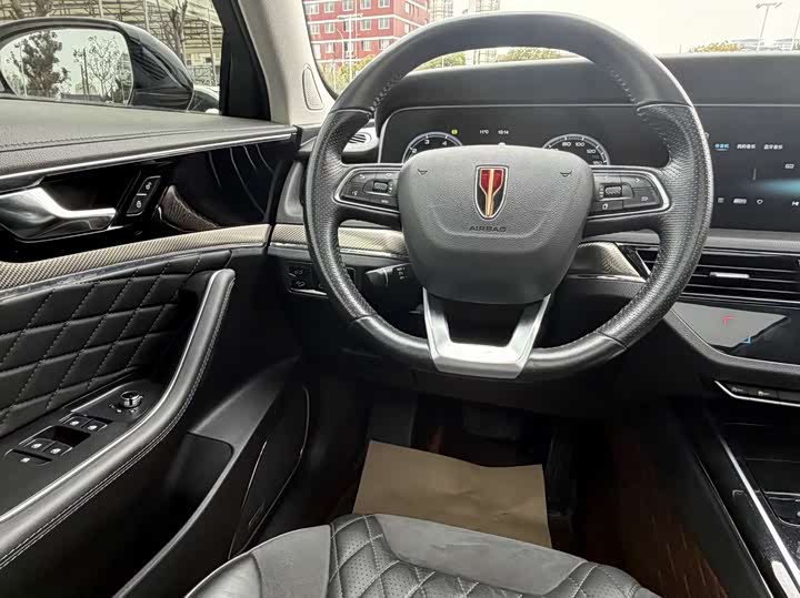 Photo 9 - Hongqi HS5