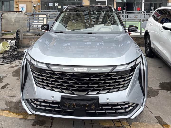 Фото 2 - Geely Atlas L