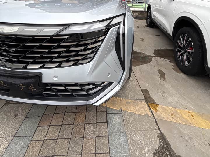 Фото 5 - Geely Atlas L