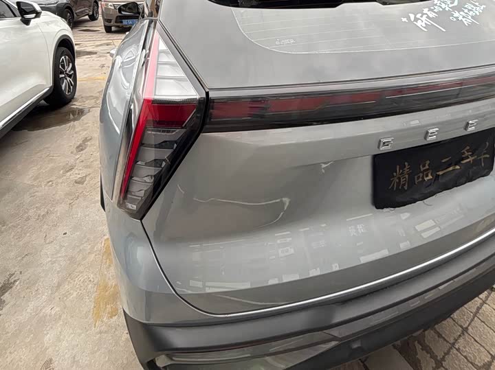 Фото 6 - Geely Atlas L