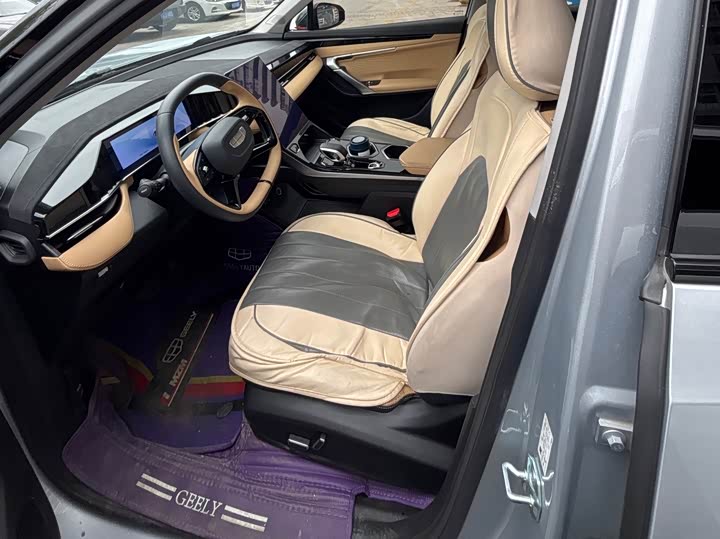 Фото 9 - Geely Atlas L