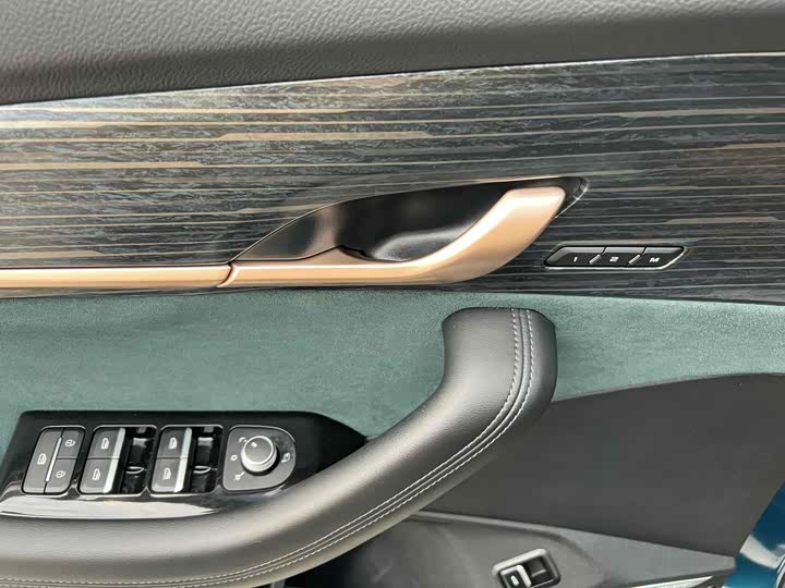 Фото 4 - Geely Monjaro