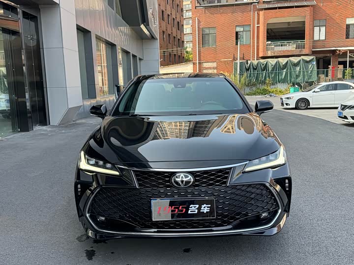 Photo 2 - Toyota Avalon