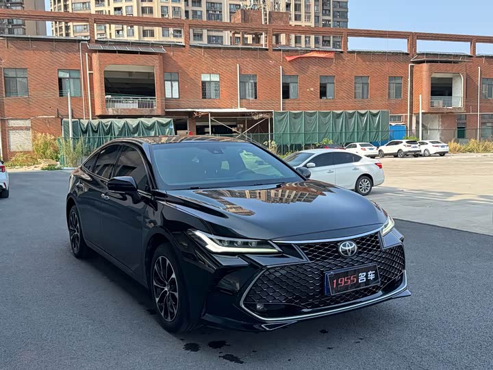 Photo 3 - Toyota Avalon