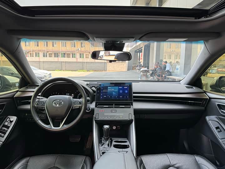 Photo 5 - Toyota Avalon