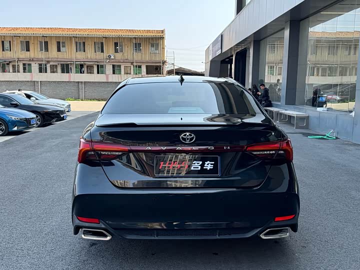 Photo 8 - Toyota Avalon