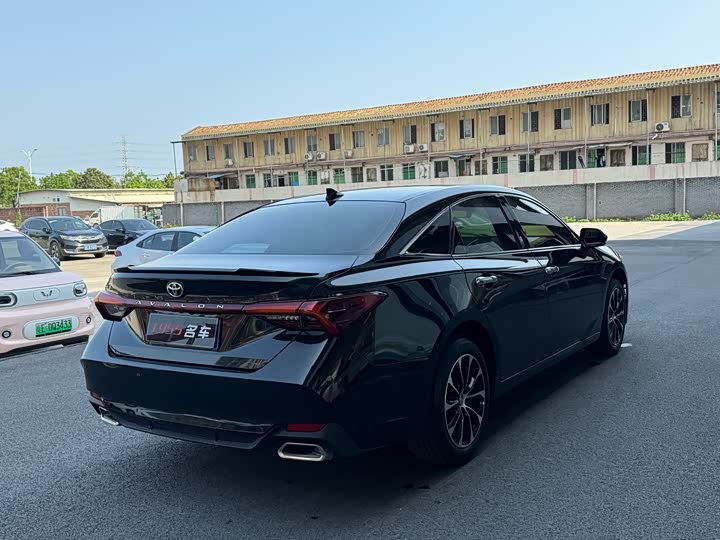 Photo 9 - Toyota Avalon