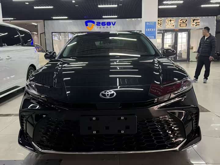 Photo 2 - Toyota Camry