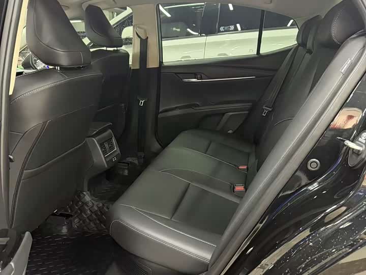 Photo 5 - Toyota Camry