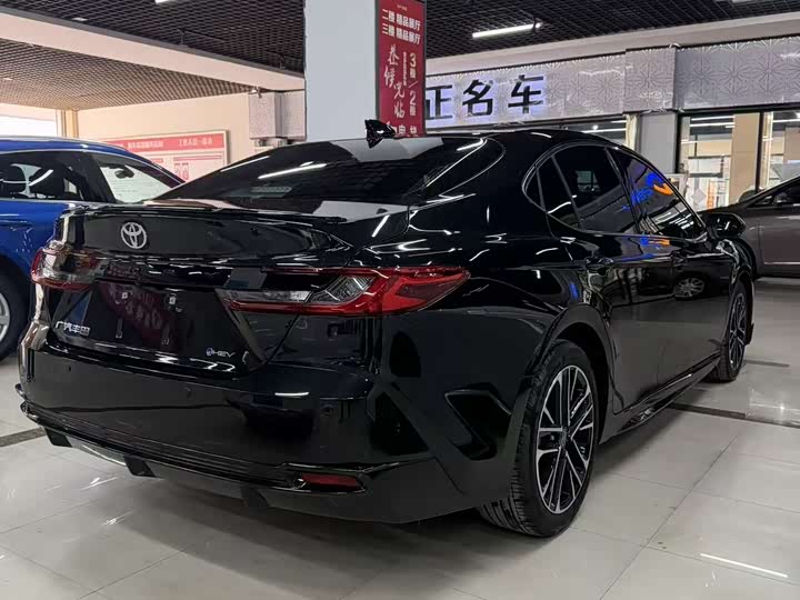 Photo 7 - Toyota Camry