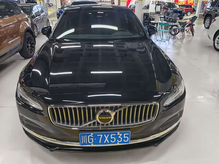 Фото 2 - Volvo S90
