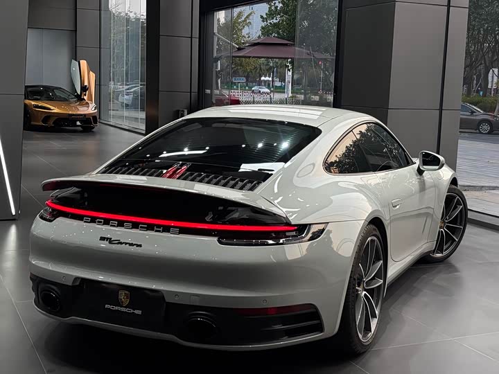 Фото 4 - Porsche 911