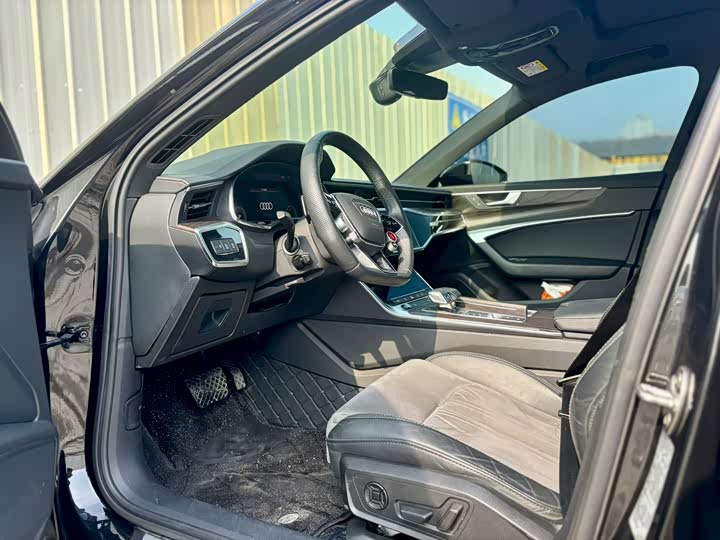 Фото 4 - Audi A6L