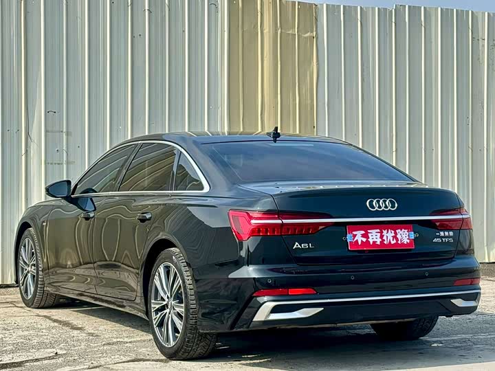 Фото 9 - Audi A6L