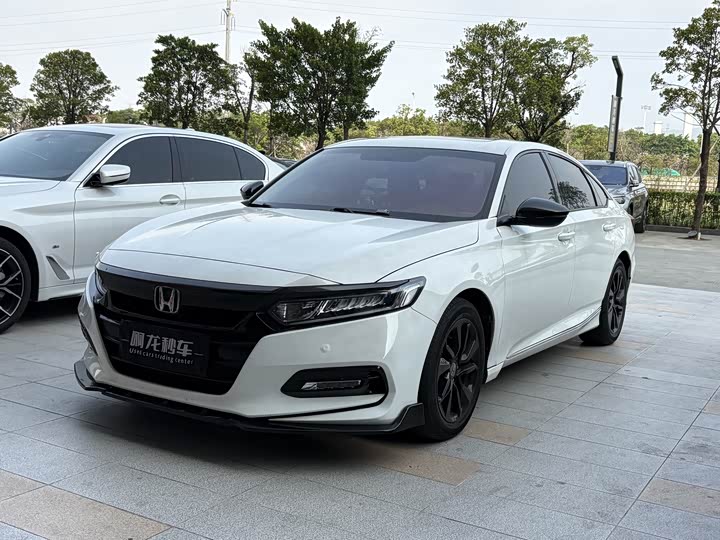 Фото 1 - Honda Accord