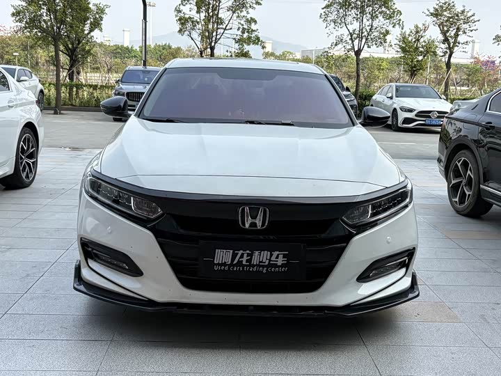 Фото 2 - Honda Accord
