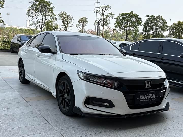 Фото 3 - Honda Accord