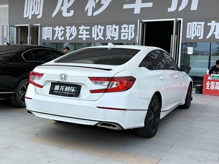 Фото 4 - Honda Accord