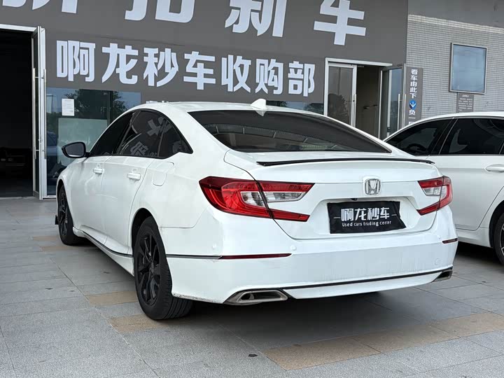 Фото 6 - Honda Accord