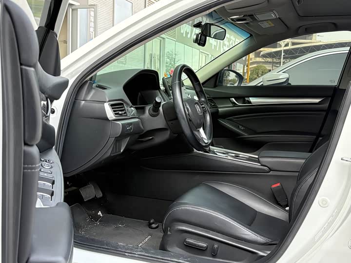 Фото 7 - Honda Accord