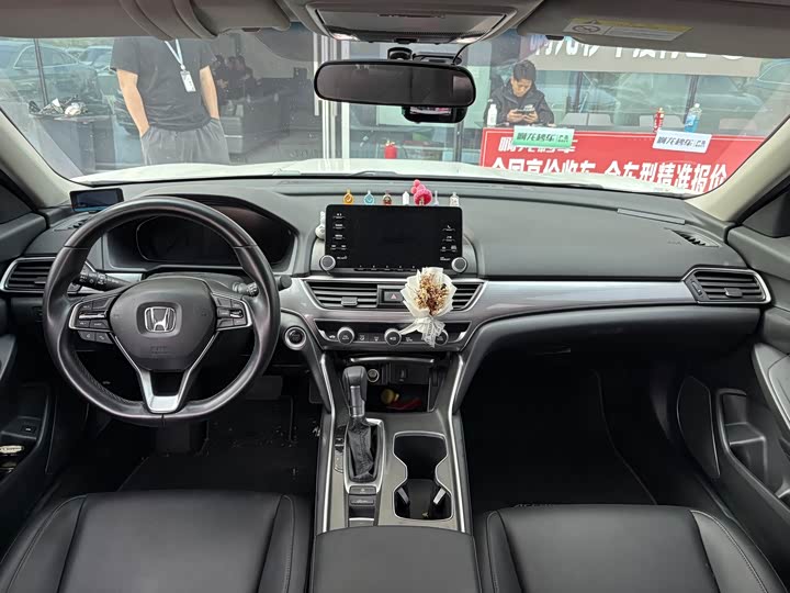 Фото 9 - Honda Accord