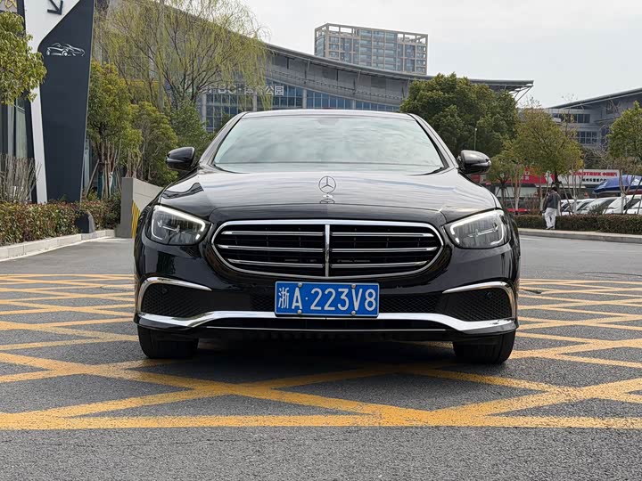 Фото 2 - Mercedes-Benz E-Class