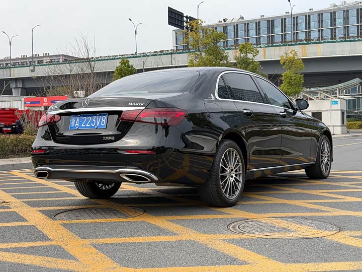 Фото 5 - Mercedes-Benz E-Class