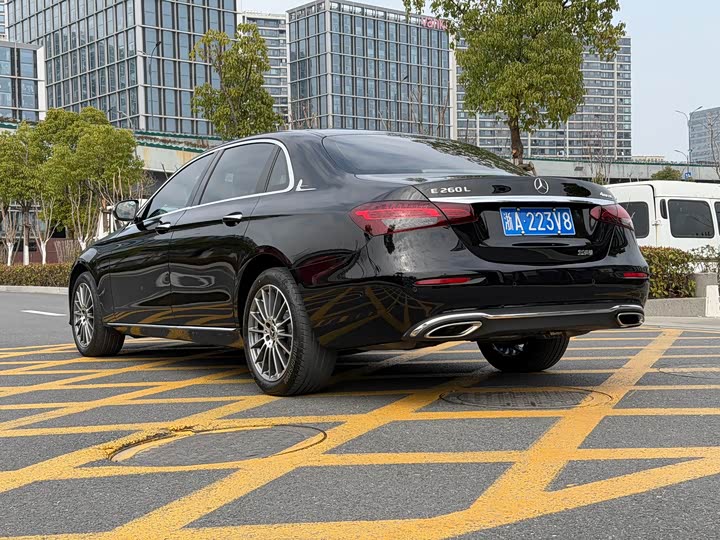 Фото 7 - Mercedes-Benz E-Class