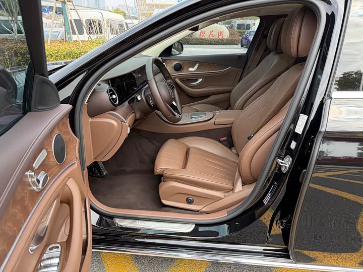 Фото 9 - Mercedes-Benz E-Class